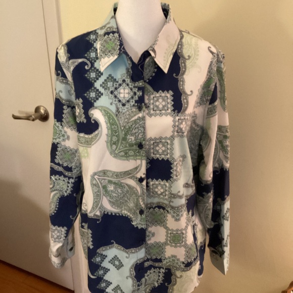 Chico's Tops - Chico’s size 2 (L) button up blouse